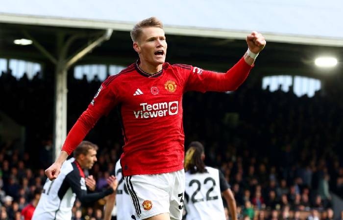 Ten Hag tạm giữ ghế sau trận thắng chật vật