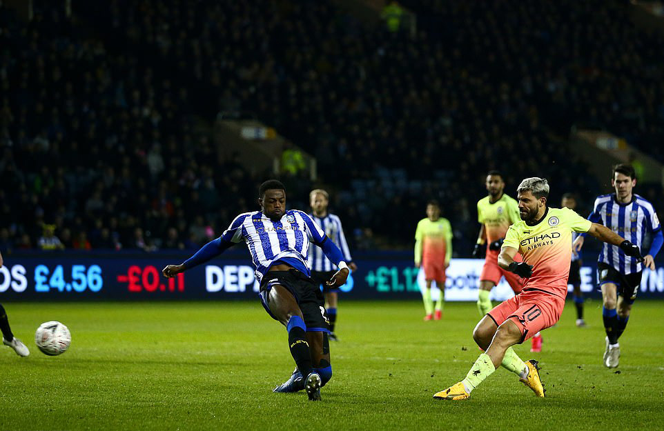 Vượt Rooney, Aguero trở thành “vua” của thành Manchester