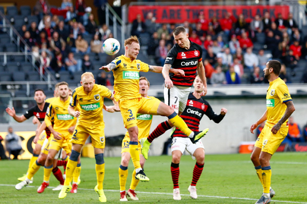 Western Sydney 2-1 Central Coast: VAR giúp chủ nhà có 3 điểm