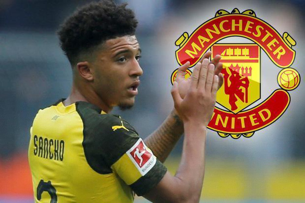 Jadon Sancho làm nức lòng fan MU bằng hành động uống nước