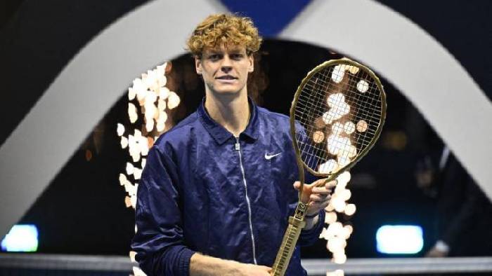 Sinner thắng dễ Alcaraz, vô địch 6 Kings Slam năm thứ hai liên tiếp