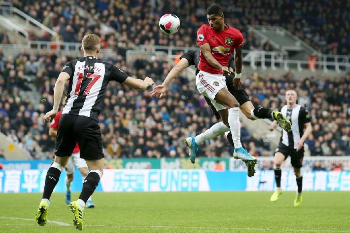 Lịch thi đấu bóng đá hôm nay 21/2: MU vs Newcastle