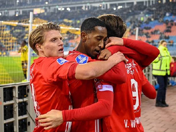 Nhận định, soi kèo Twente Enschede vs Almere City, 23h45 ngày 24/4: Khi khách hết động lực