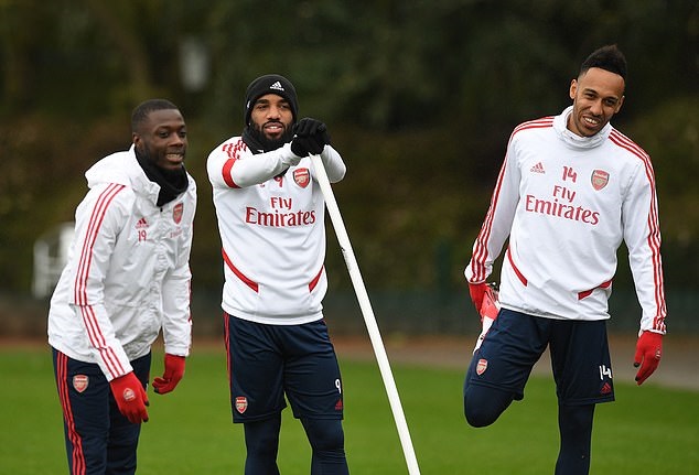 Aubameyang và đồng đội đánh dấu sự trở lại của giải Ngoại hạng Anh