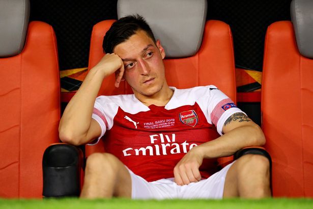 Arsenal chán nản vì Ozil ế sưng xỉa