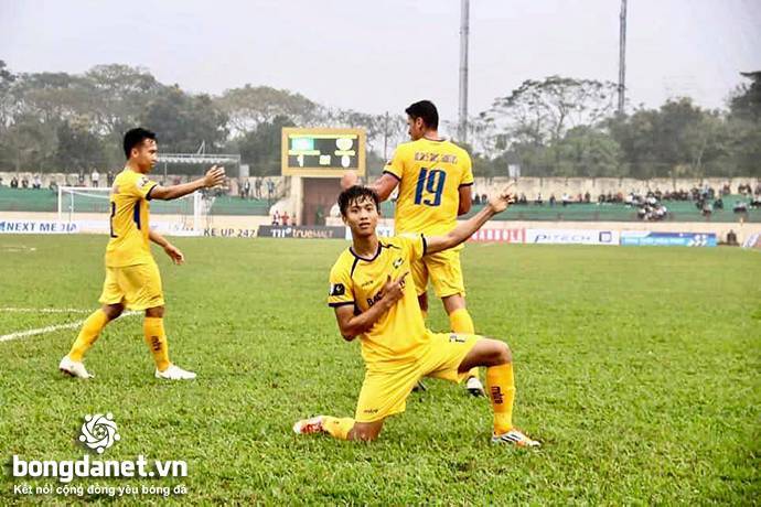 Sài Gòn vs SLNA: Nín thở chờ tin từ Phan Văn Đức