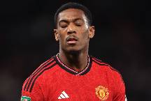 Martial tệ hại và mùa giải sắp vứt đi của MU