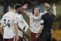 HLV Arteta một mực bảo vệ tội đồ David Luiz sau trận thua ngược của Arsenal