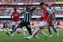 9 lần phá bóng, 5 lần tắc bóng, sao M.U 'rực sáng' trước Arsenal