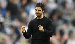 Arteta : 'Cậu ấy giống như vợ tôi lúc mới yêu vậy'