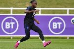 Aaron Wan-Bissaka sớm báo tin vui cho MU