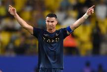 FIFA xếp Ronaldo trên Messi