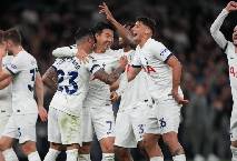 Bất ngờ! Tottenham cũng bị 'thẻ đỏ' như đội bình thường