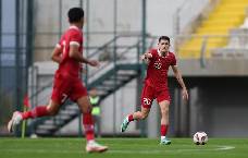 Indonesia được chấp người vẫn thua tan tác 0-5