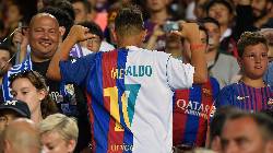 CĐV chê chữ ký trong mơ của Barca: “Cậu ta không đủ trình!”