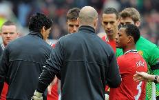 Huyền thoại M.U: 'Gã đó đòi theo kèm tôi ngay cả khi đi WC'