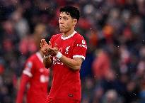 Cùng là đạp gầm giày, đối thủ không bị sao, MU ăn ngay thẻ đỏ