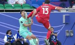 Cầu thủ Trung Quốc bị đạp rách mặt, trọng tài vẫn làm ngơ