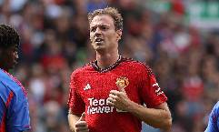 Ten Hag đích thân hé lộ lý do ông ký hợp đồng với Jonny Evans