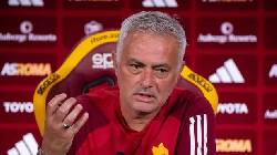 Mourinho: 'Mâu thuẫn cái quái gì, 'quý ngài' này tự đòi ra đi thôi'