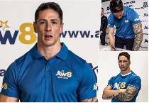 Dân mạng phát sốt với ngoại hình siêu to khổng lồ của Torres