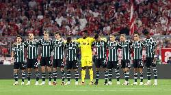 Chỉ một hành động, sao M.U được CĐV khen 'đàn ông đích thực'