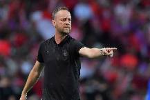 HLV Poking trở lại Việt Nam sau khi bị Thái Lan sa thải