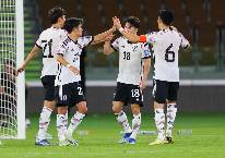 Tuyển Nhật Bản thị uy sức mạnh khủng khiếp