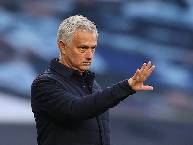 Jose Mourinho có 12 ngày để giữ ghế HLV Tottenham
