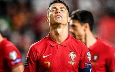 Huyền thoại 3 QBV: 'Tôi mà đá tới 38 tuổi chắc chắn hay hơn CR7'