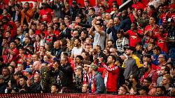 Trụ cột Man United đổ lỗi cho CĐV vì màn trình diễn tệ hại