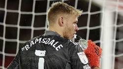 Ramsdale nổi giận, quát thẳng mặt đồng đội trong trận đấu với Barca