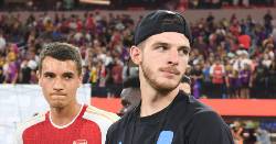 Vừa đá 2 trận, bom tấn trăm củ của Arsenal đã chấn thương?