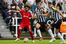 'Đẹp mặt chưa, cậu ta còn có chỗ nào để mà chui nữa không?'