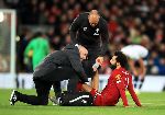 Van Dijk, Salah tập tễnh rời sân trong chiến thắng trước Tottenham