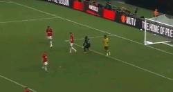 Onana quát thẳng mặt Maguire vì sai lầm nghiệp dư trước Dortmund